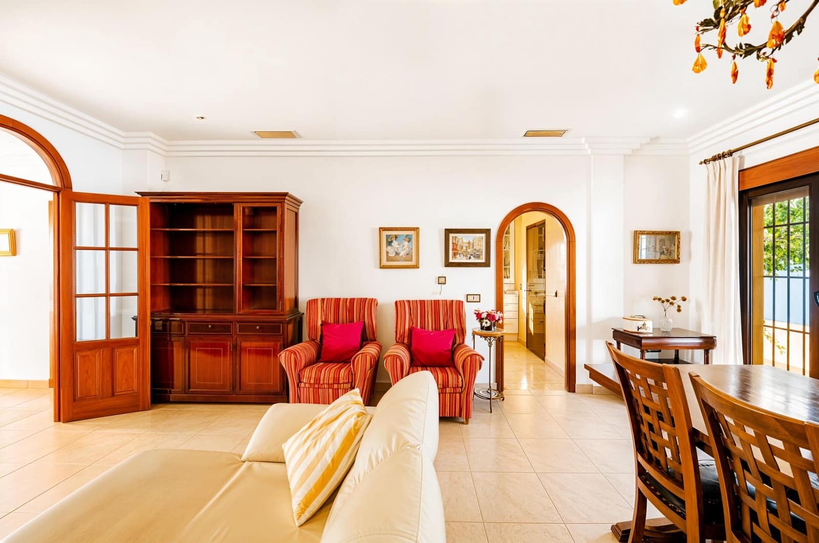 5 bedroom Villa for sale in Chiclana de la Frontera with pool garage - € 630,000 (Ref: 9337869)
