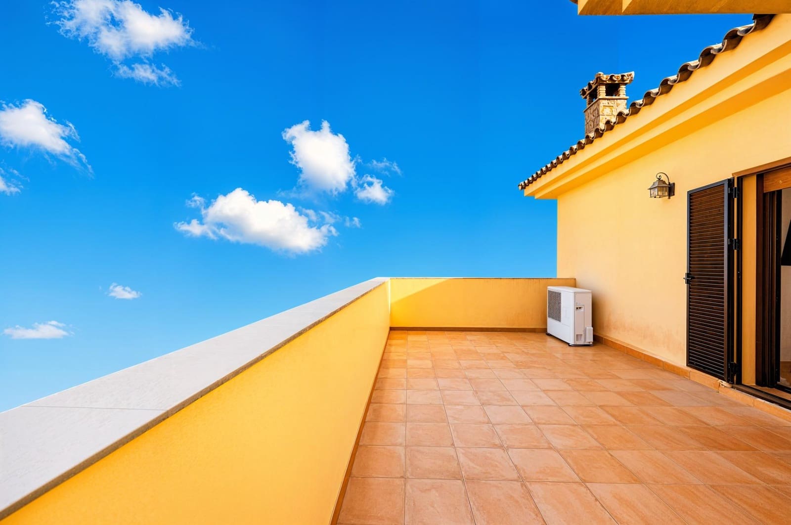 5 bedroom Villa for sale in Chiclana de la Frontera with pool garage - € 630,000 (Ref: 9337869)