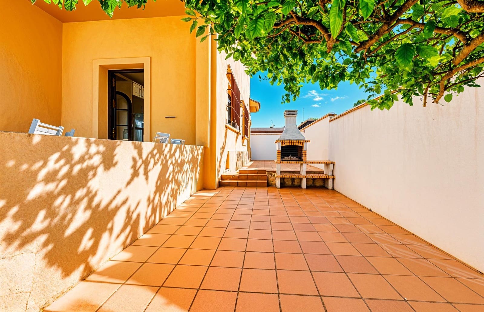 5 bedroom Villa for sale in Chiclana de la Frontera with pool garage - € 630,000 (Ref: 9337869)