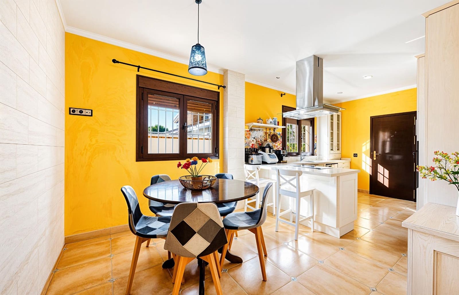 5 slaapkamer Villa te koop in Chiclana de la Frontera met zwembad garage - € 630.000 (Ref: 9337869)