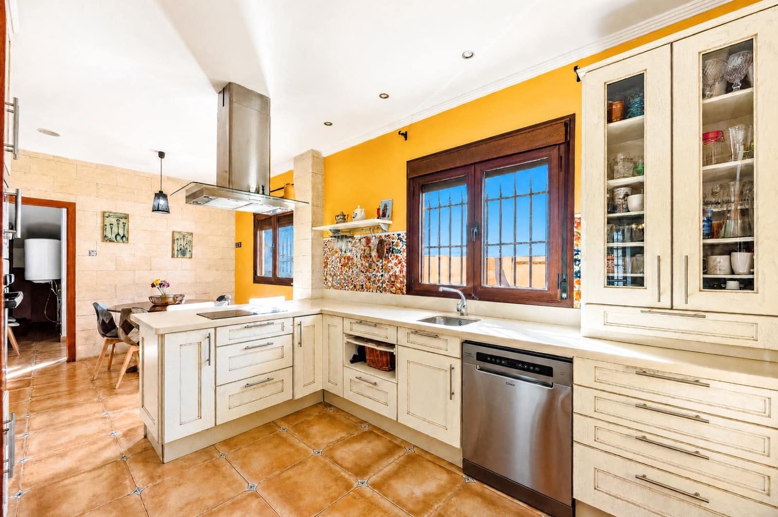 5 slaapkamer Villa te koop in Chiclana de la Frontera met zwembad garage - € 630.000 (Ref: 9337869)