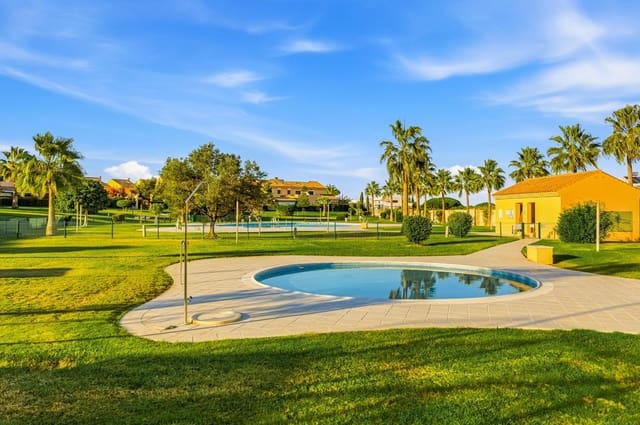 Adosado de 3 habitaciones en Novo Sancti Petri, Chiclana de la Frontera en venta con piscina - 669.900 € (Ref: 9419615)