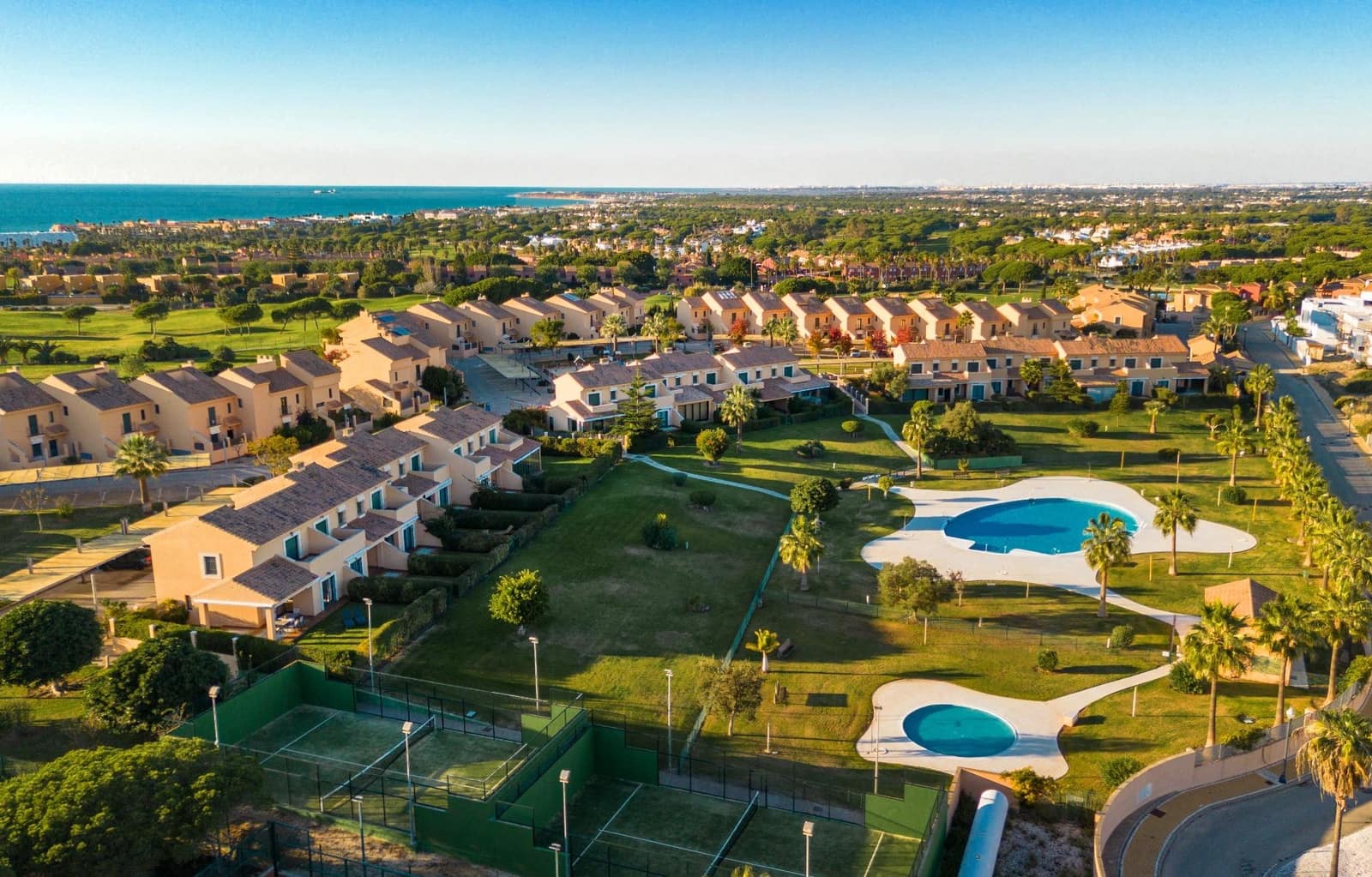 3 camera da letto Villetta a Schiera in vendita in Novo Sancti Petri con piscina - 669.900 € (Rif: 9419615)