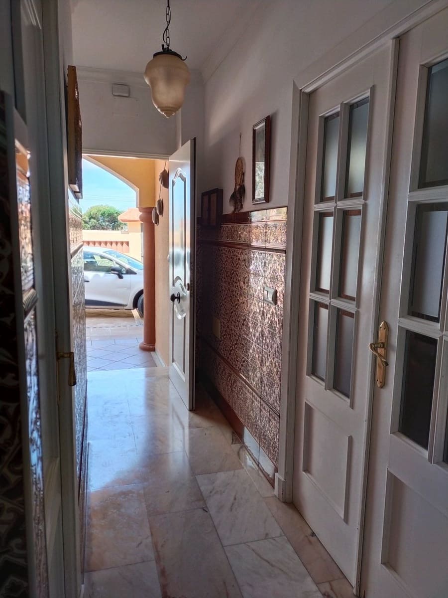 4 sypialnia Willa na sprzedaż w Chiclana de la Frontera z basenem - 400 000 € (Ref: 9527881)