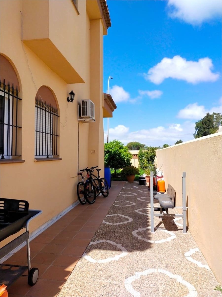 4 sypialnia Willa na sprzedaż w Chiclana de la Frontera z basenem - 400 000 € (Ref: 9527881)