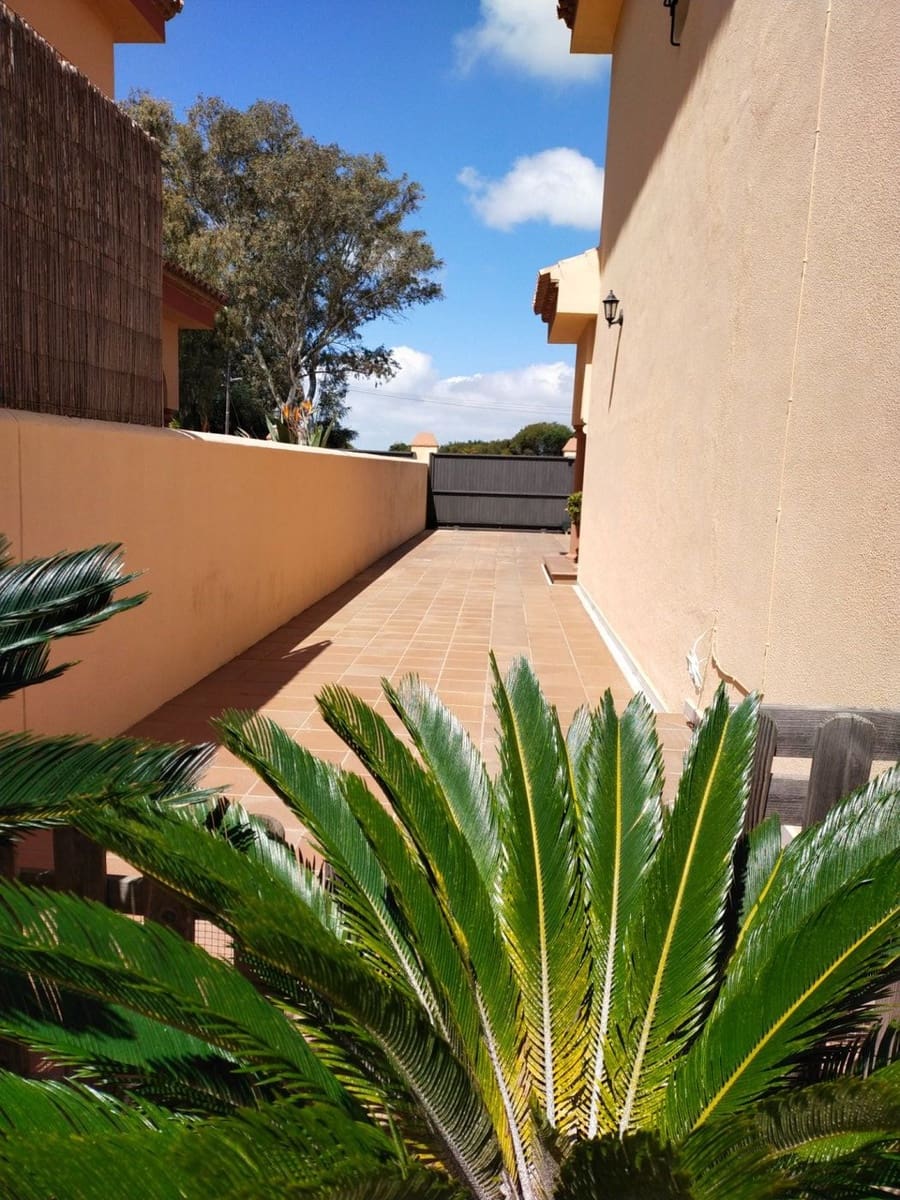 4 sypialnia Willa na sprzedaż w Chiclana de la Frontera z basenem - 400 000 € (Ref: 9527881)