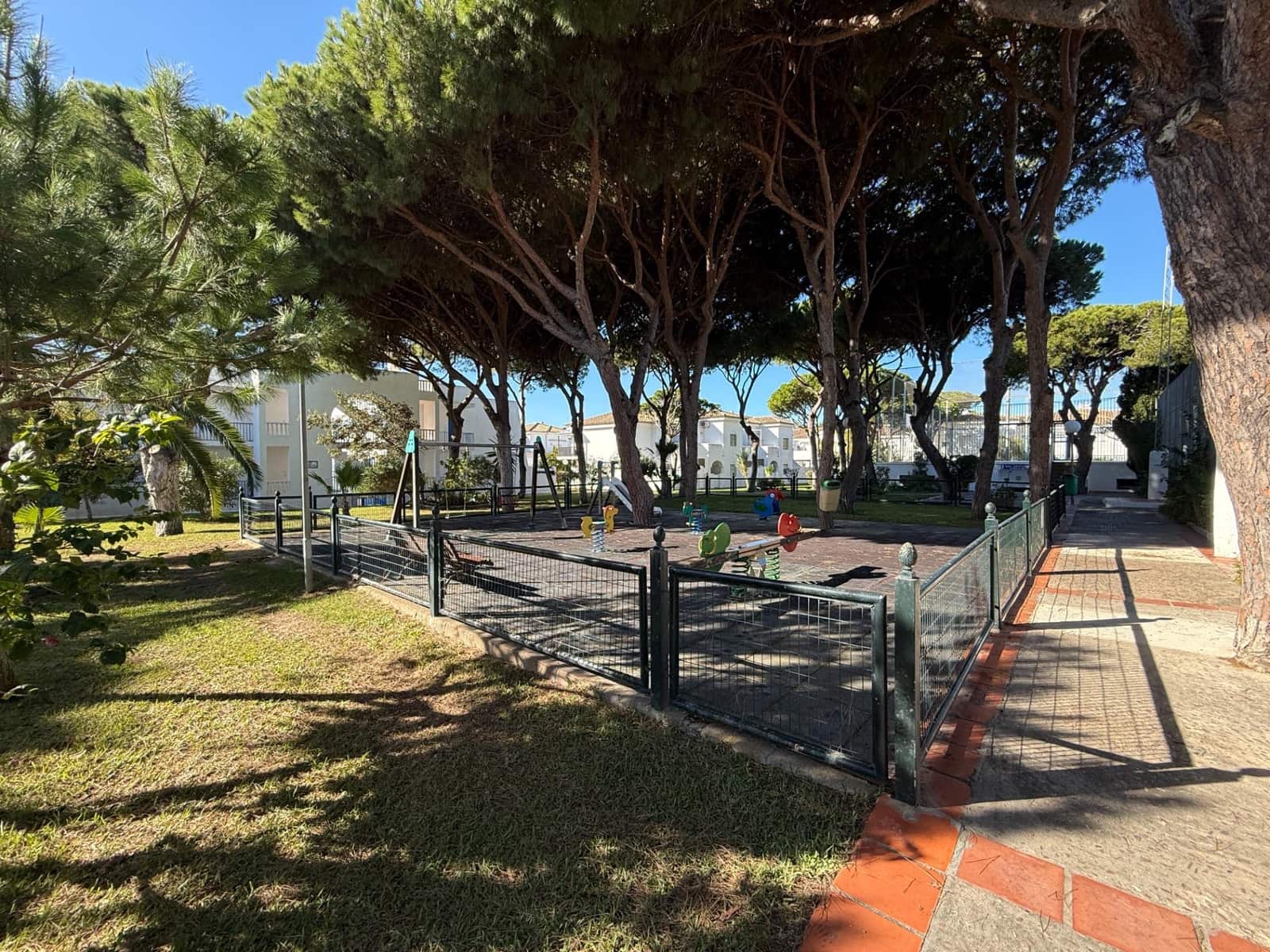 2 slaapkamer Appartement te koop in La Barrosa met zwembad - € 310.000 (Ref: 9527883)