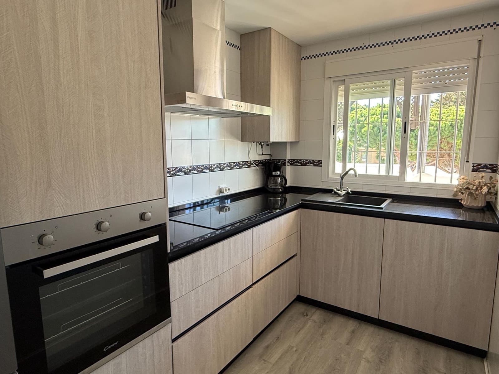 2 slaapkamer Appartement te koop in La Barrosa met zwembad - € 310.000 (Ref: 9527883)