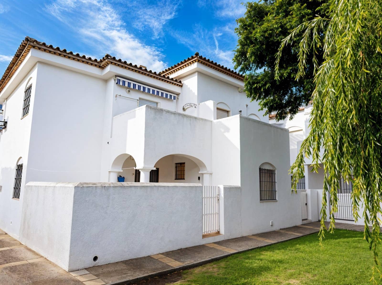 2 bedroom Apartment for sale in La Barrosa with pool - € 310,000 (Ref: 9527883)