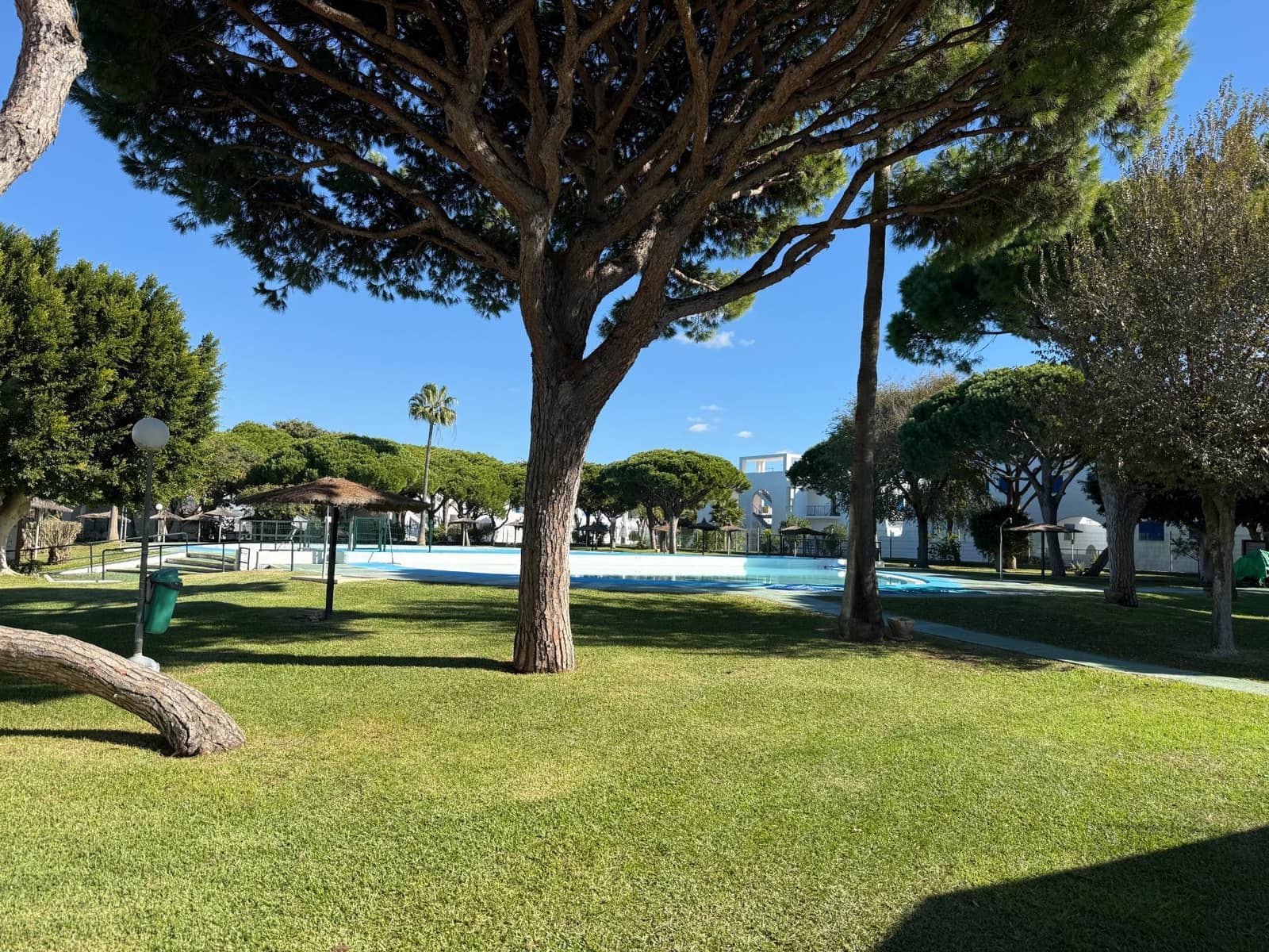 2 bedroom Apartment for sale in La Barrosa with pool - € 310,000 (Ref: 9527883)