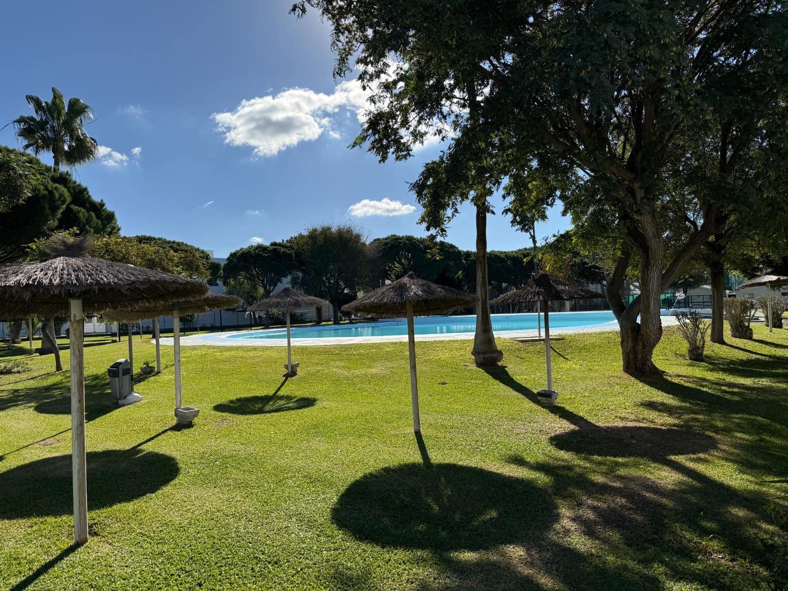 2 bedroom Apartment for sale in La Barrosa with pool - € 310,000 (Ref: 9527883)