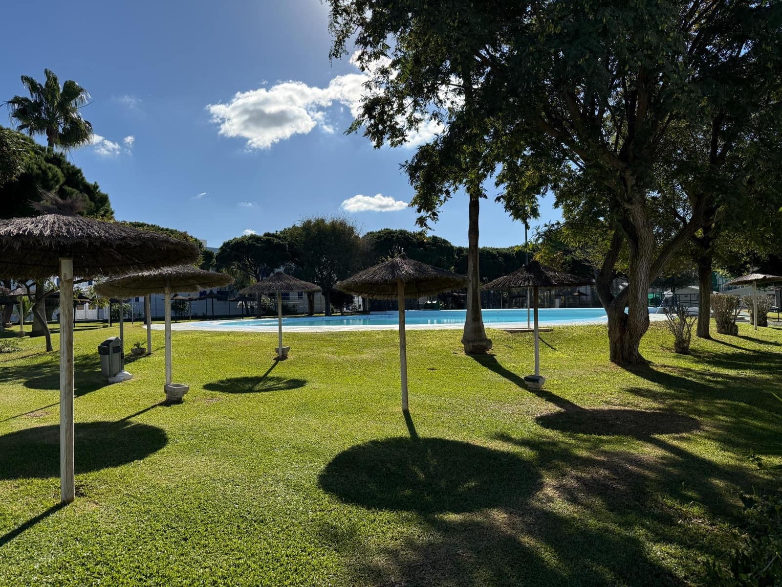 2 bedroom Apartment for sale in La Barrosa with pool - € 310,000 (Ref: 9527883)