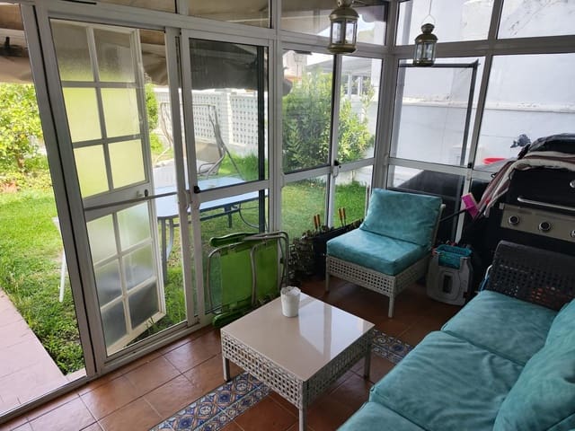 2 makuuhuone Rivitalo myytävänä paikassa Chiclana de la Frontera mukana uima-altaan - 209 900 € (Ref: 9535836)