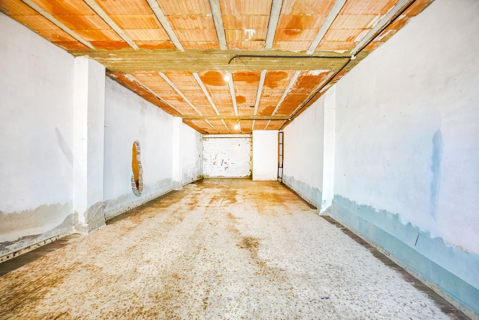 Commerciale in vendita in Chiclana de la Frontera con garage - 310.000 € (Rif: 9537343)