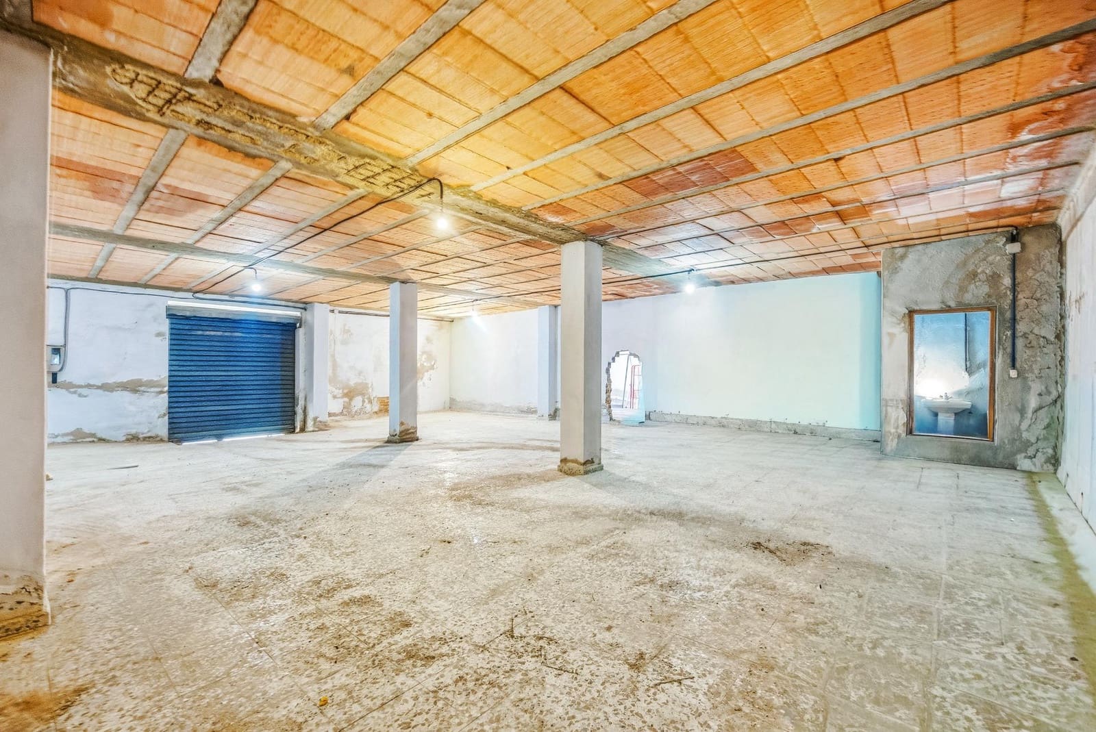 Commerciale in vendita in Chiclana de la Frontera con garage - 310.000 € (Rif: 9537343)