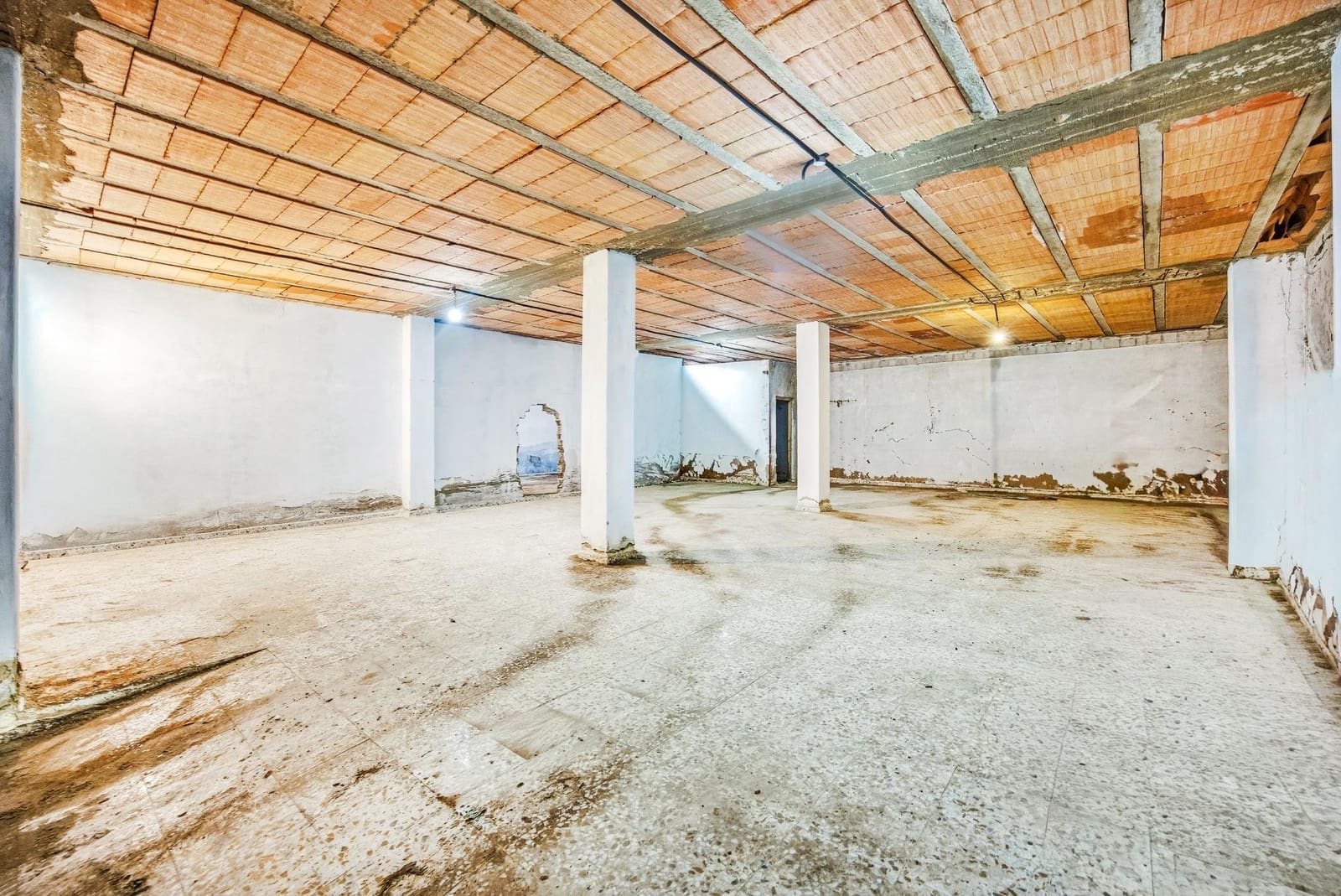 Commerciale in vendita in Chiclana de la Frontera con garage - 310.000 € (Rif: 9537343)