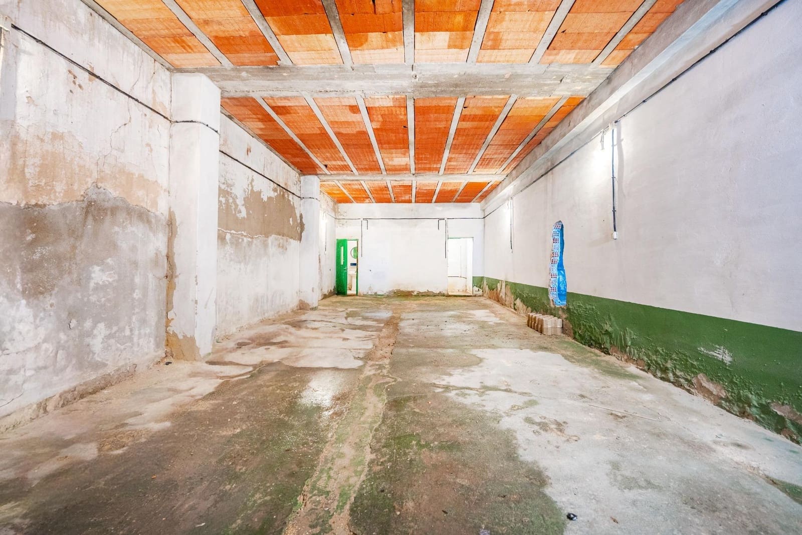 Commerciale in vendita in Chiclana de la Frontera con garage - 310.000 € (Rif: 9537343)