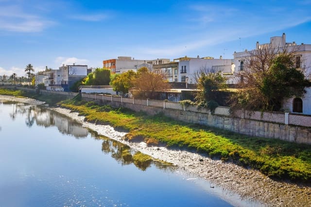 Kommersiell til salgs i Chiclana de la Frontera med garasje - € 310 000 (Ref: 9537343)
