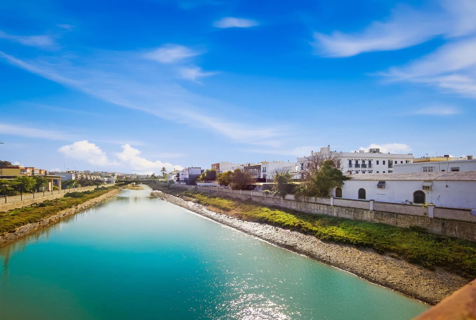 Kommersiell til salgs i Chiclana de la Frontera med garasje - € 310 000 (Ref: 9537343)