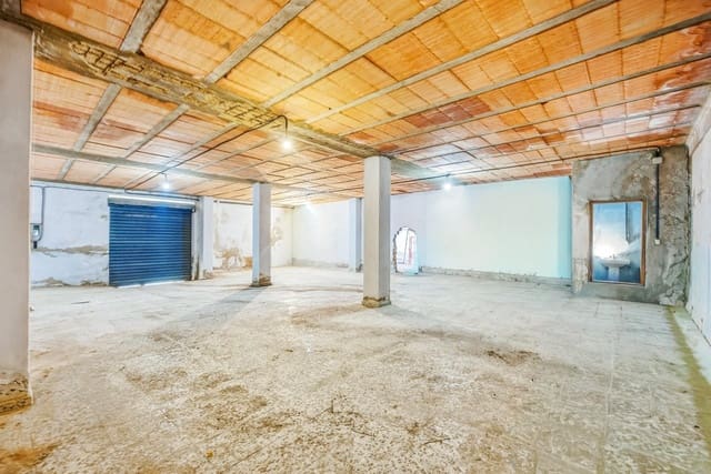 Comercial para venda em Chiclana de la Frontera com garagem - 310 000 € (Ref: 9537343)