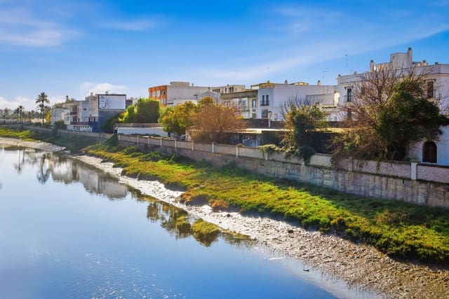 Comercial para venda em Chiclana de la Frontera com garagem - 310 000 € (Ref: 9537343)