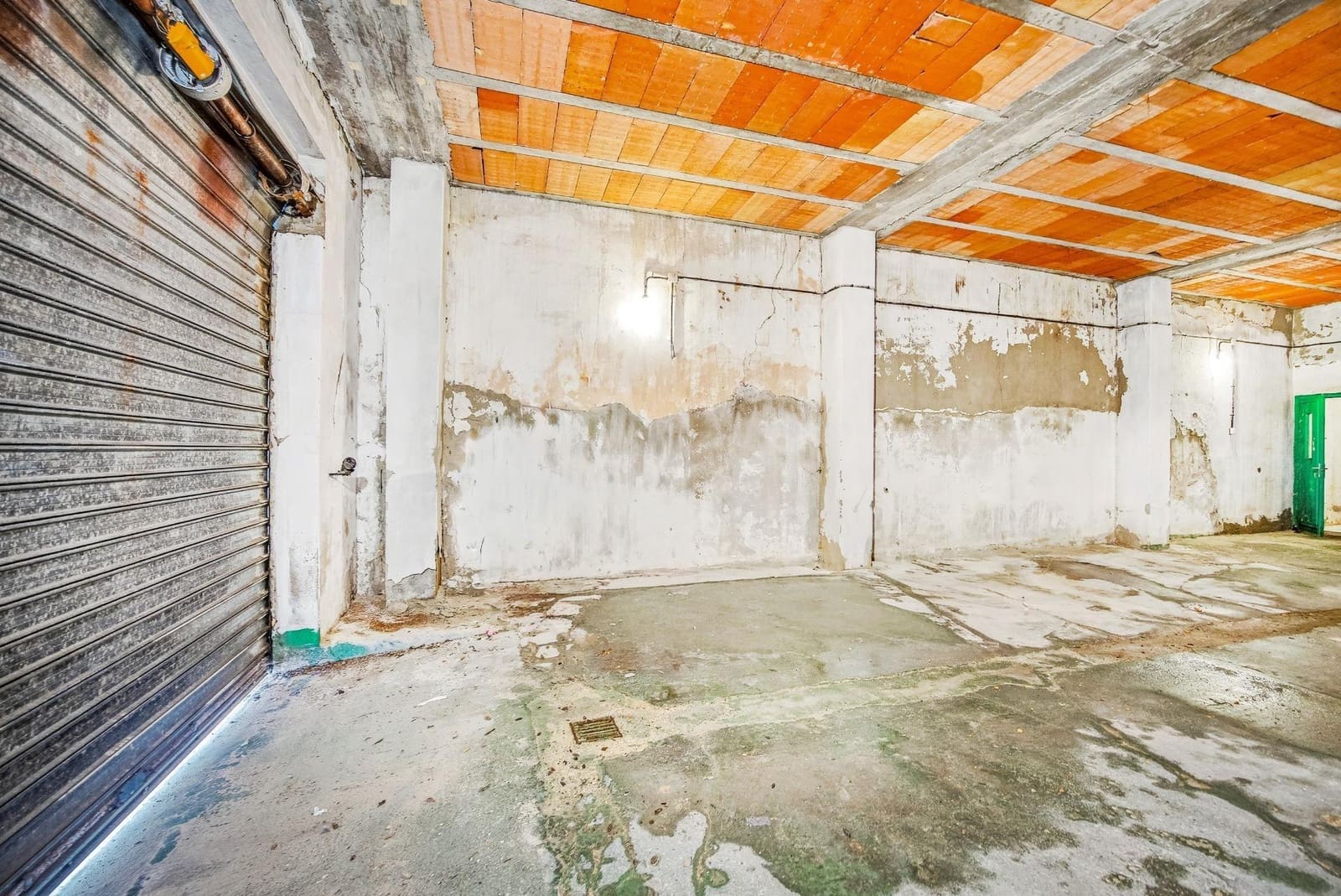 Commercial for sale in Chiclana de la Frontera with garage - € 310,000 (Ref: 9537343)