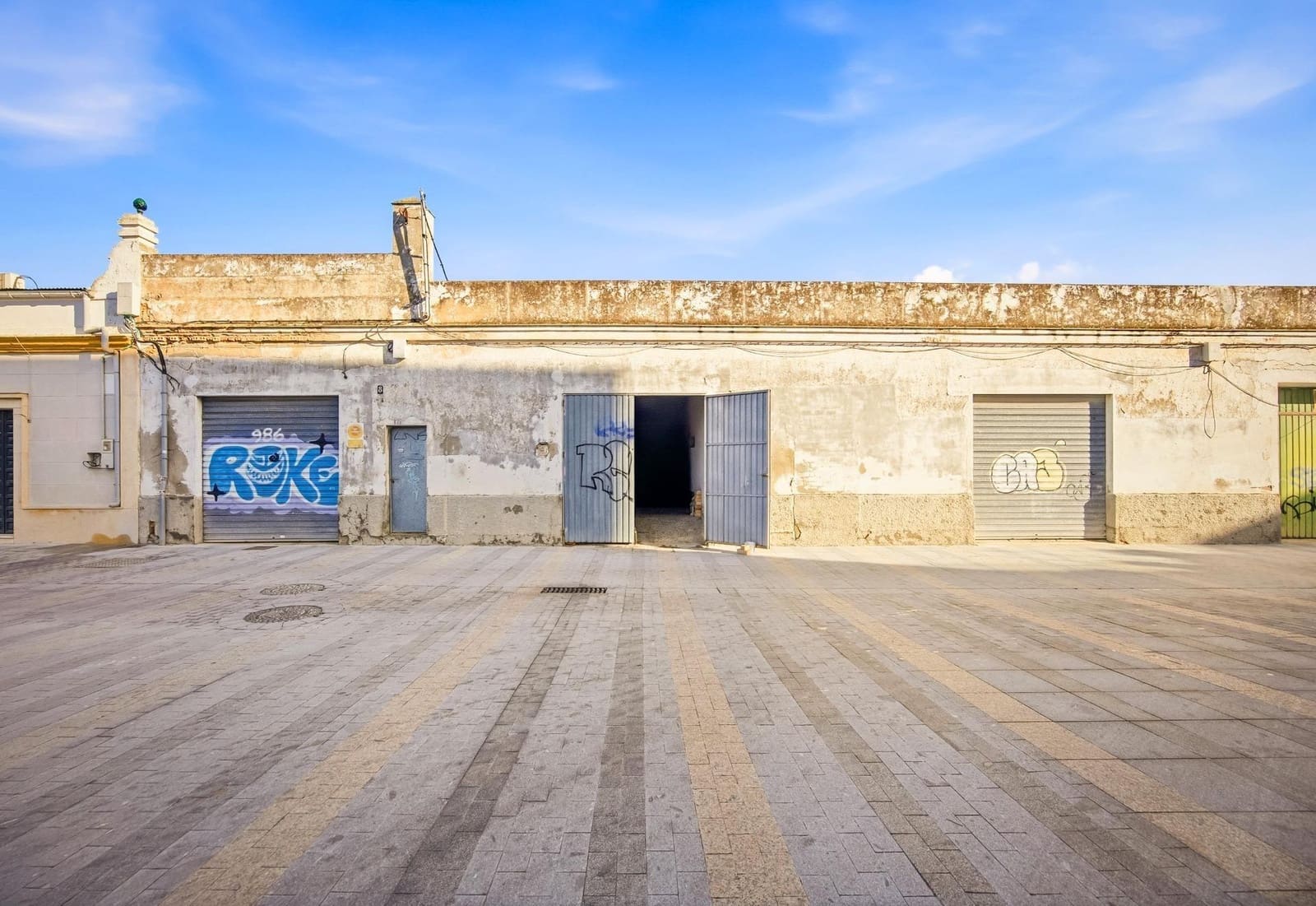 Commercial for sale in Chiclana de la Frontera with garage - € 310,000 (Ref: 9537343)