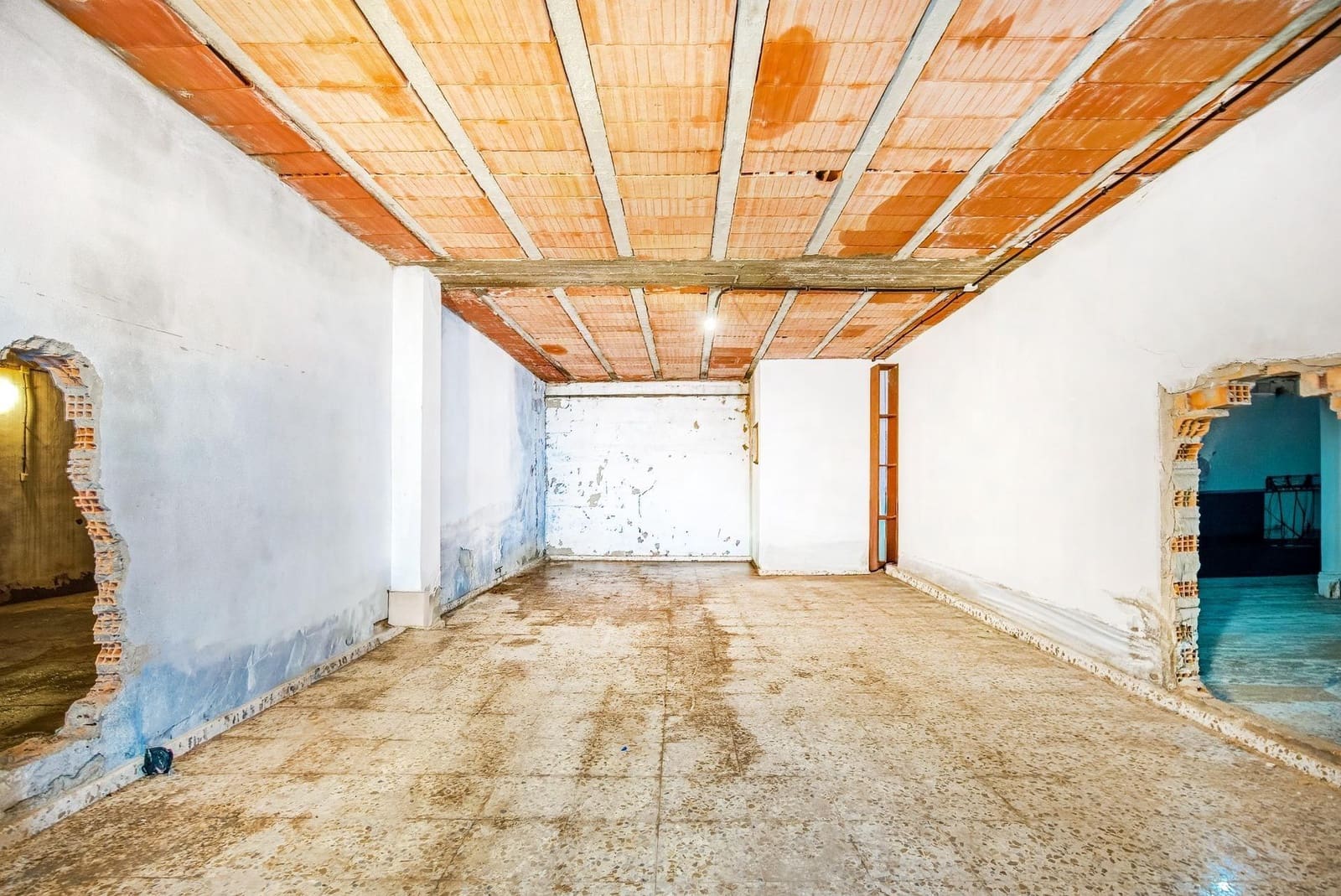 Commercial for sale in Chiclana de la Frontera with garage - € 310,000 (Ref: 9537343)
