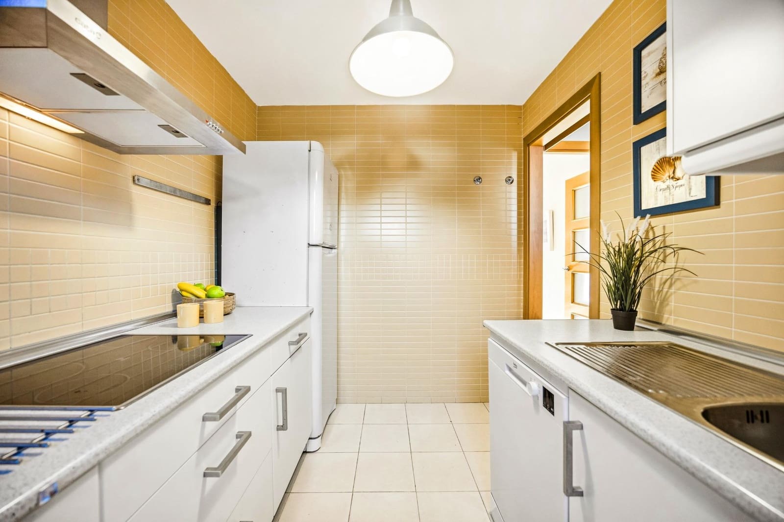 3 makuuhuone Rivitalo myytävänä paikassa Novo Sancti Petri mukana uima-altaan - 659 900 € (Ref: 9625928)