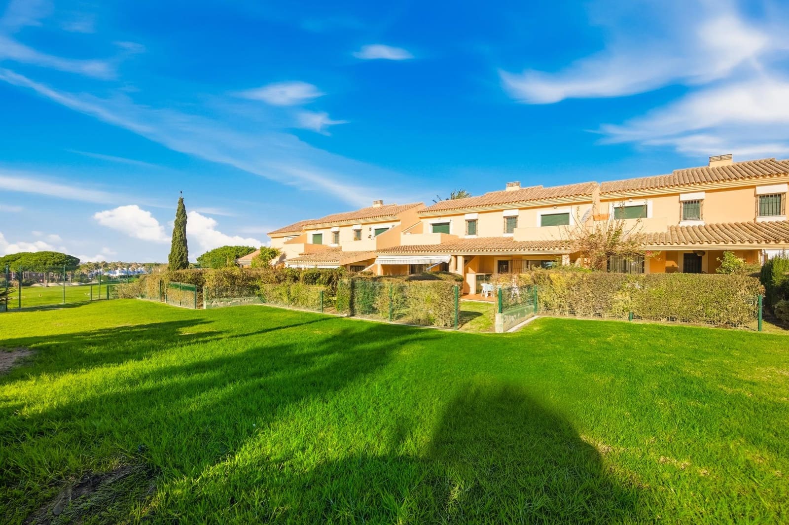 3 makuuhuone Rivitalo myytävänä paikassa Novo Sancti Petri mukana uima-altaan - 659 900 € (Ref: 9625928)