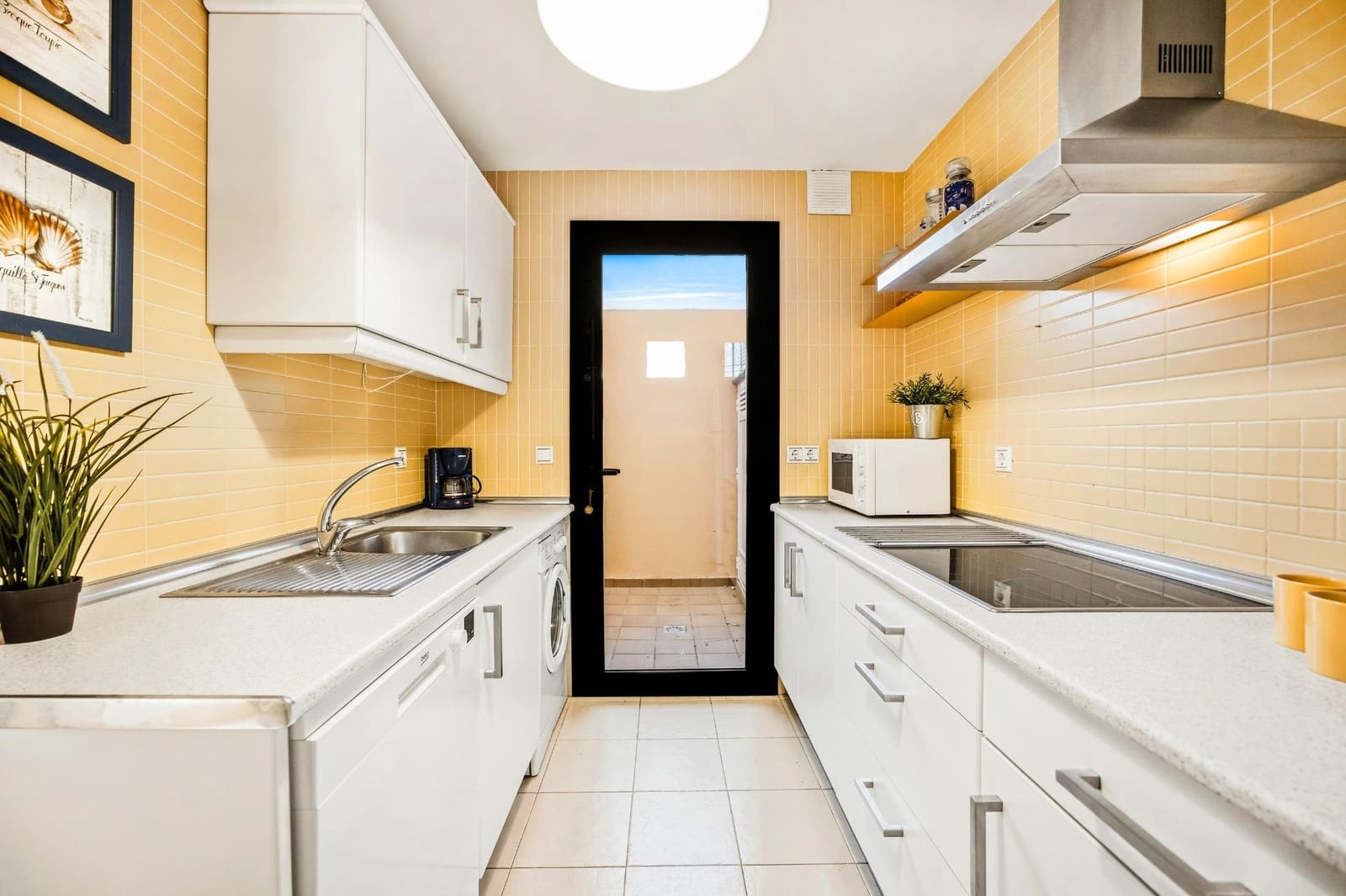 3 makuuhuone Rivitalo myytävänä paikassa Novo Sancti Petri mukana uima-altaan - 659 900 € (Ref: 9625928)