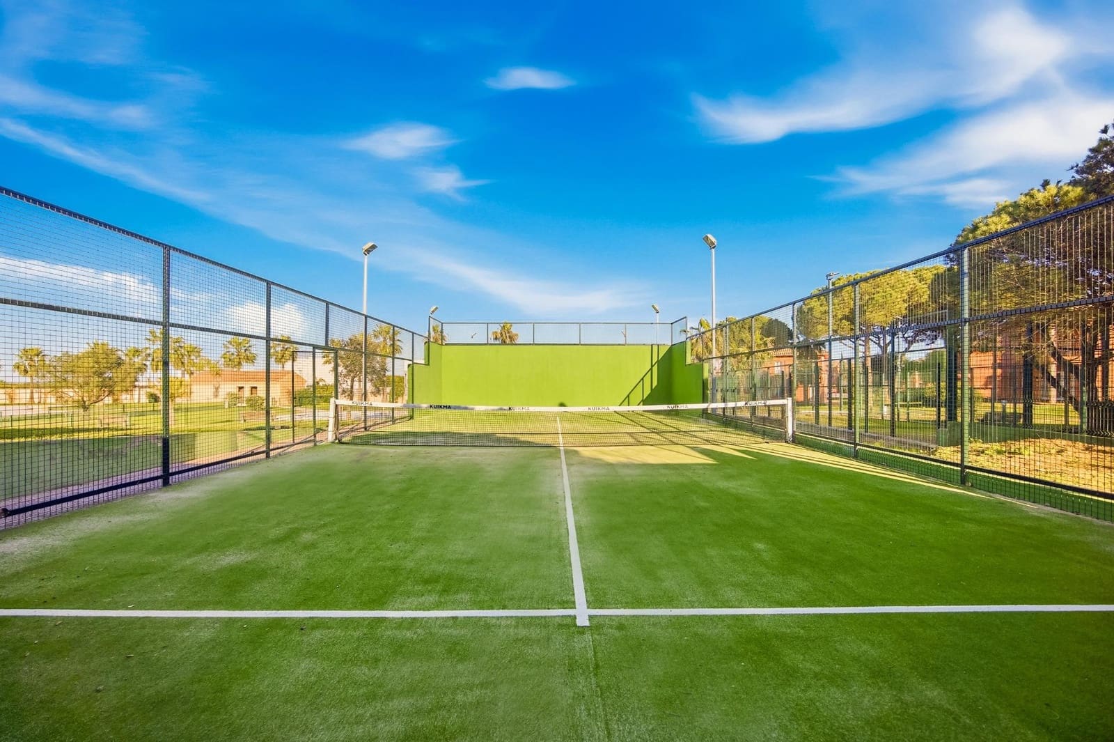 3 makuuhuone Rivitalo myytävänä paikassa Novo Sancti Petri mukana uima-altaan - 659 900 € (Ref: 9625928)