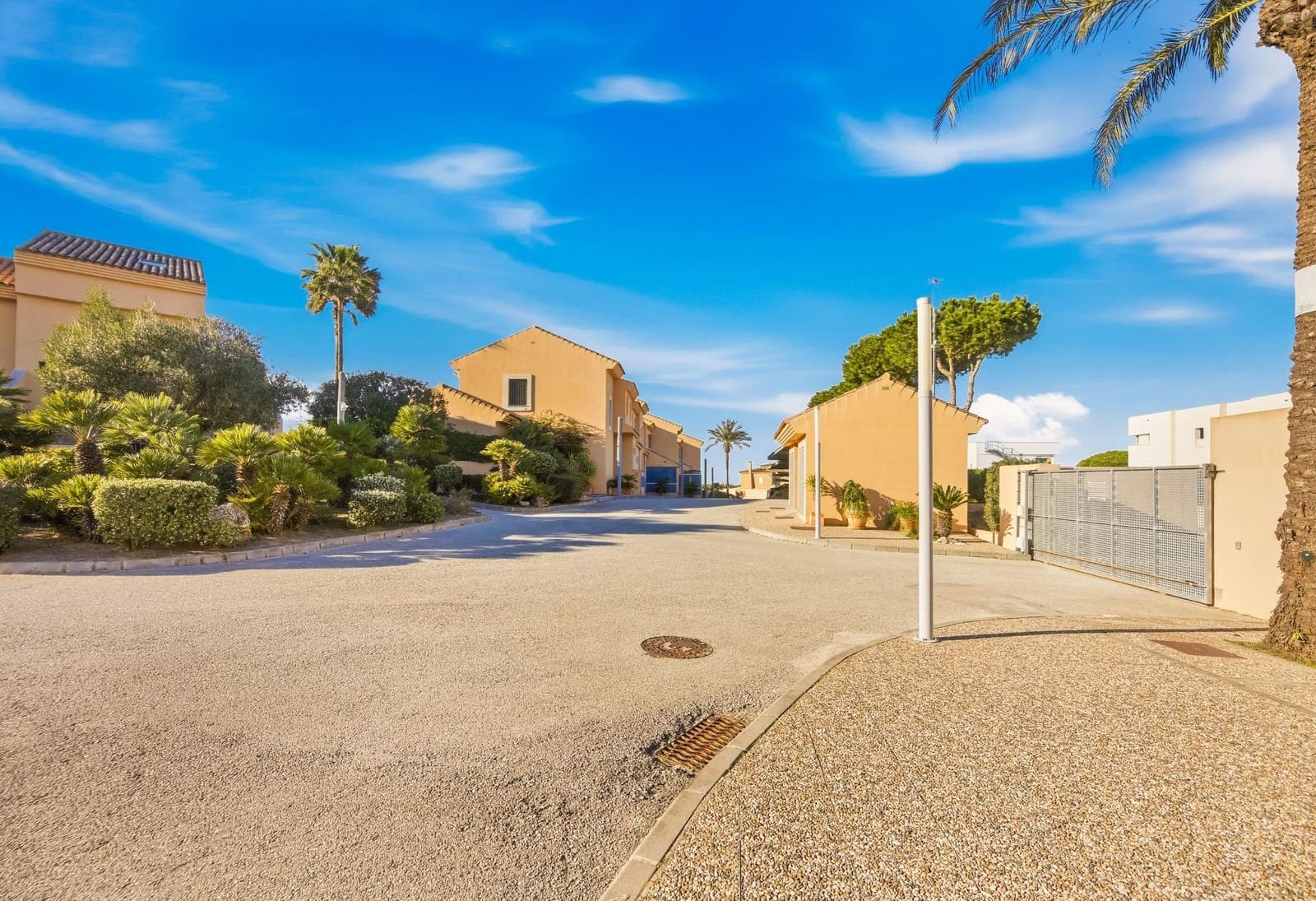 3 makuuhuone Rivitalo myytävänä paikassa Novo Sancti Petri mukana uima-altaan - 659 900 € (Ref: 9625928)