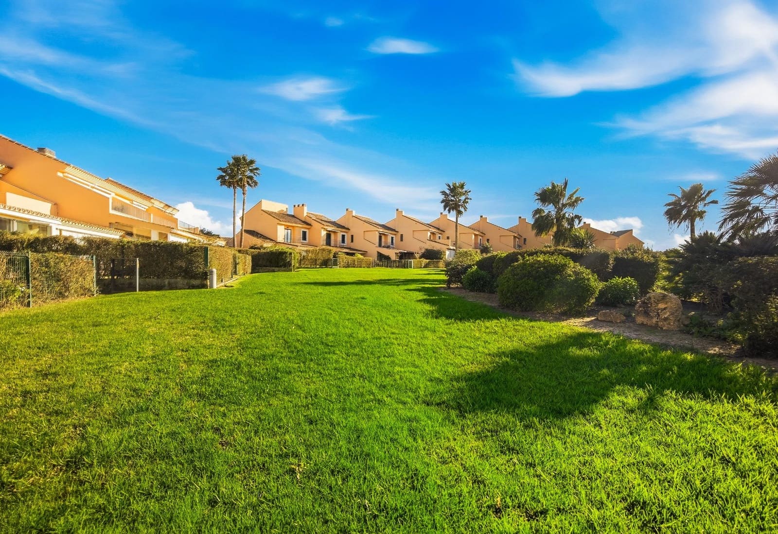 3 makuuhuone Rivitalo myytävänä paikassa Novo Sancti Petri mukana uima-altaan - 659 900 € (Ref: 9625928)