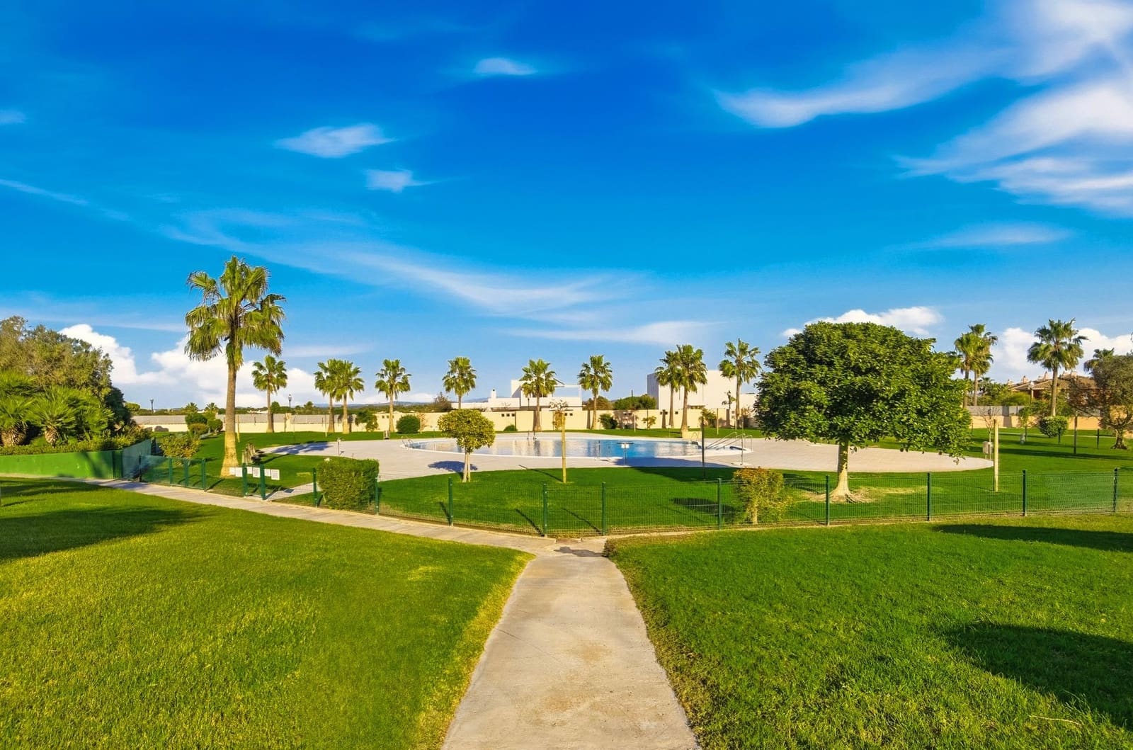 3 chambre Villa/Maison Mitoyenne à vendre à Novo Sancti Petri avec piscine - 659 900 € (Ref: 9625928)