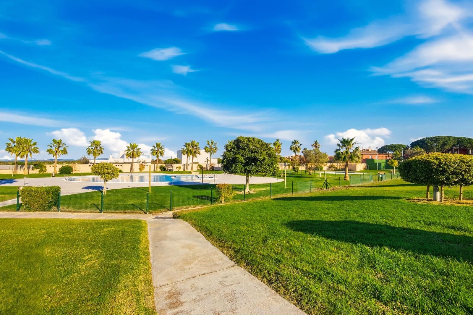 3 chambre Villa/Maison Mitoyenne à vendre à Novo Sancti Petri avec piscine - 659 900 € (Ref: 9625928)