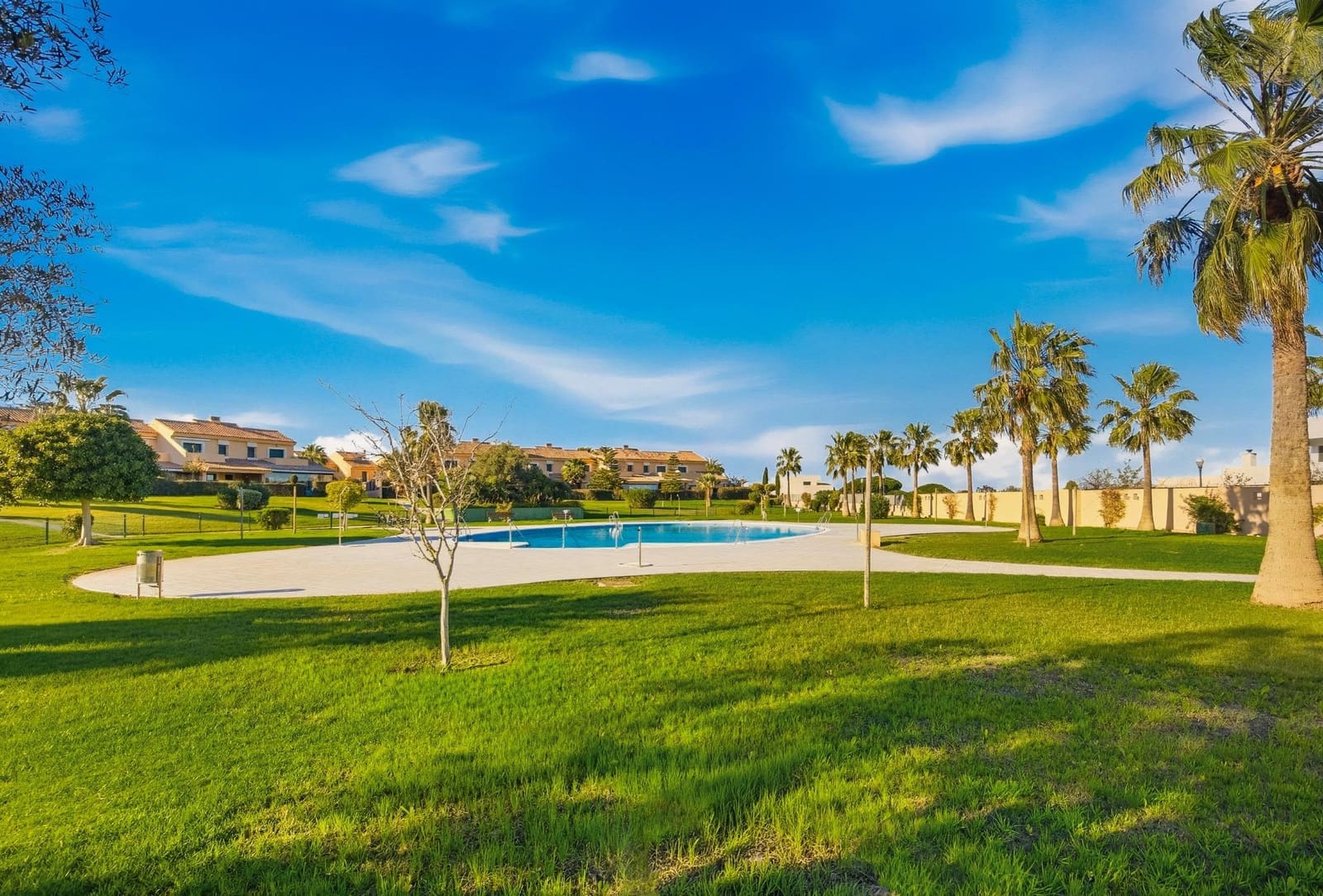 3 chambre Villa/Maison Mitoyenne à vendre à Novo Sancti Petri avec piscine - 659 900 € (Ref: 9625928)