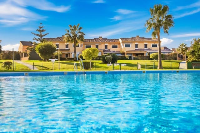 3 soverom Rekkehus til salgs i Novo Sancti Petri, Chiclana de la Frontera med svømmebasseng - € 659 900 (Ref: 9625928)