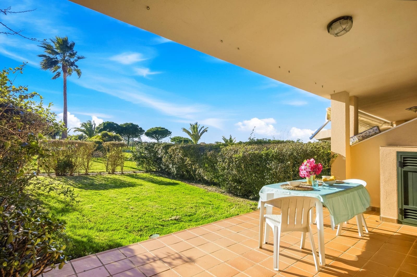 3 chambre Villa/Maison Mitoyenne à vendre à Novo Sancti Petri avec piscine - 659 900 € (Ref: 9625928)