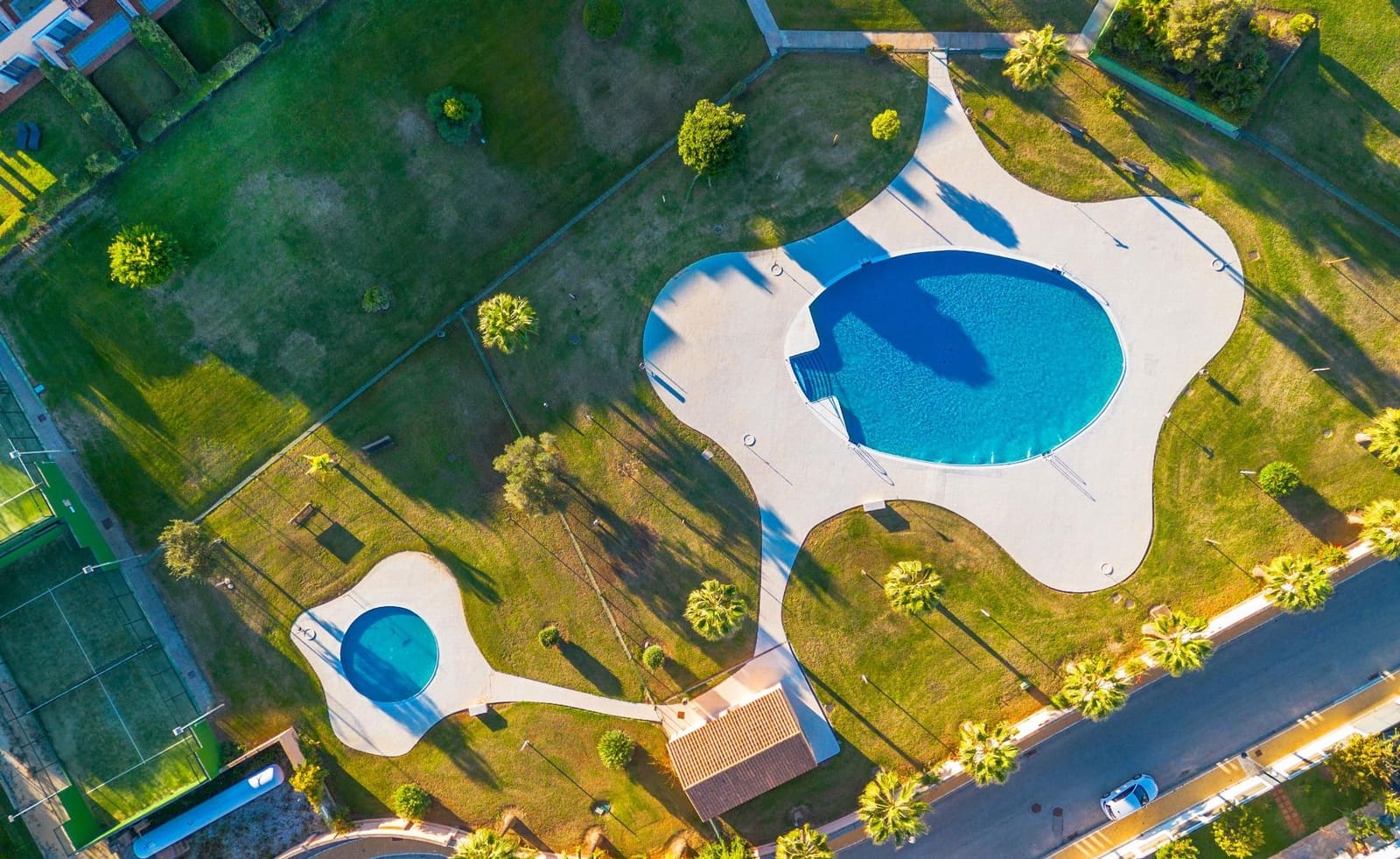 3 chambre Villa/Maison Mitoyenne à vendre à Novo Sancti Petri avec piscine - 659 900 € (Ref: 9625928)