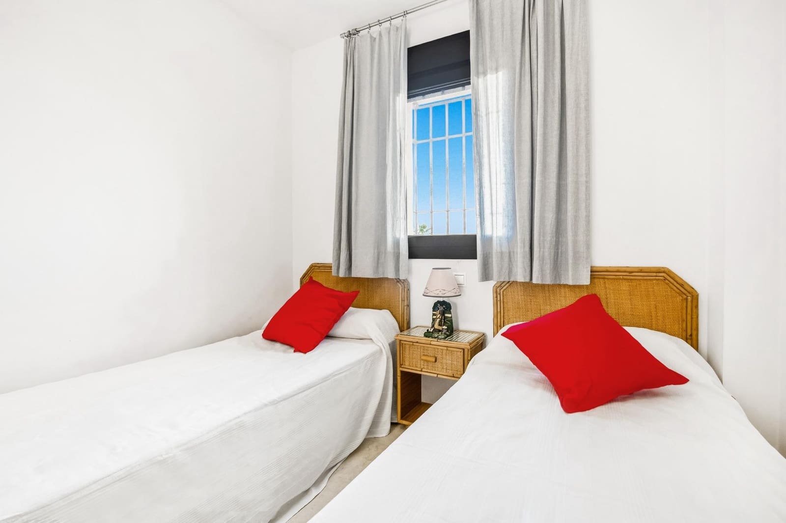 3 chambre Villa/Maison Mitoyenne à vendre à Novo Sancti Petri avec piscine - 659 900 € (Ref: 9625928)