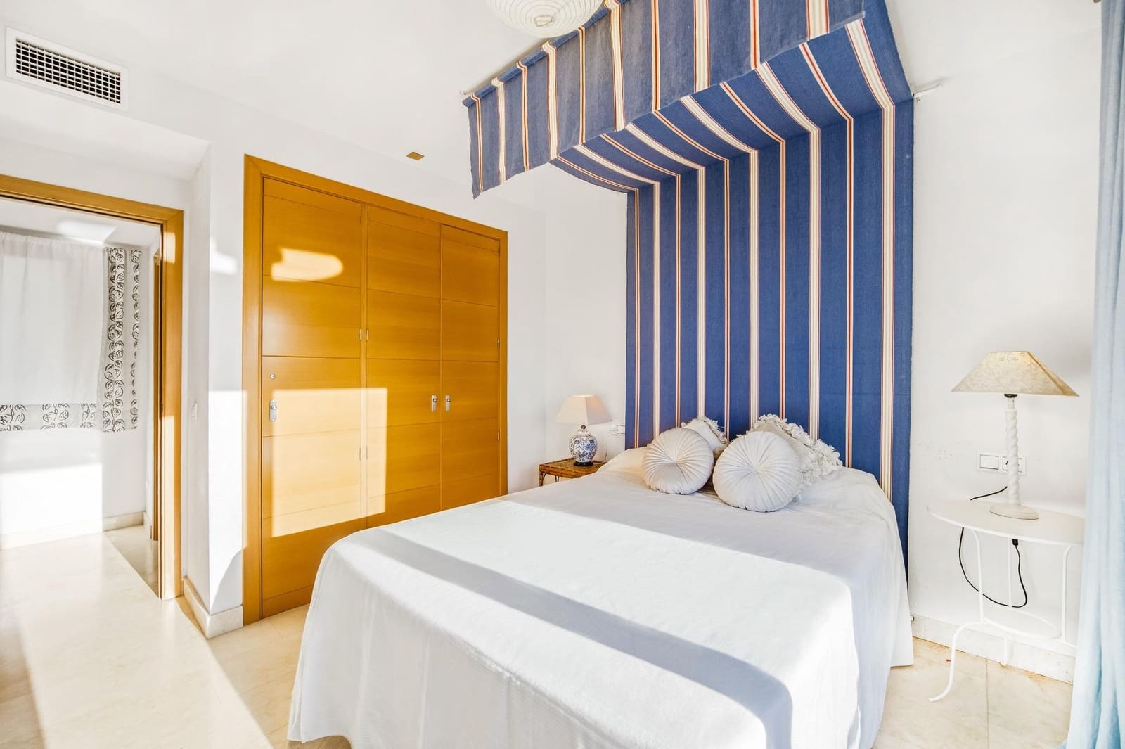 3 chambre Villa/Maison Mitoyenne à vendre à Novo Sancti Petri avec piscine - 659 900 € (Ref: 9625928)