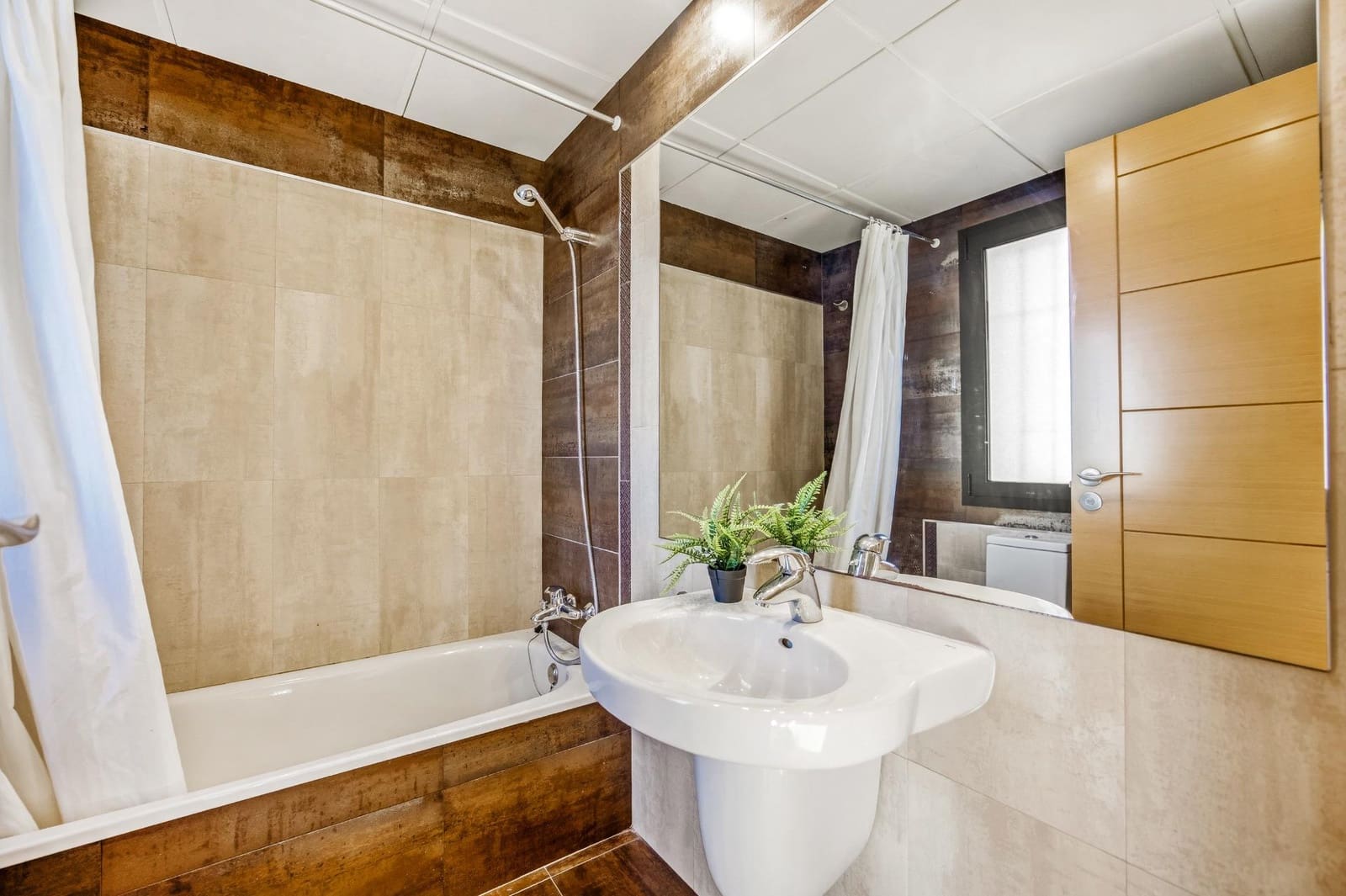 3 chambre Villa/Maison Mitoyenne à vendre à Novo Sancti Petri avec piscine - 659 900 € (Ref: 9625928)