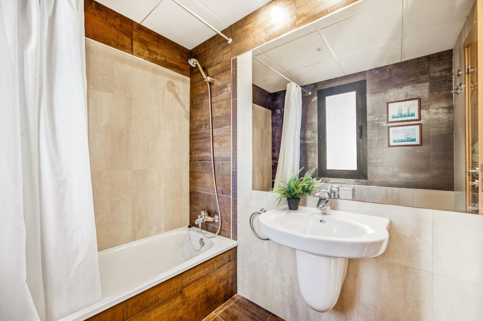 3 chambre Villa/Maison Mitoyenne à vendre à Novo Sancti Petri avec piscine - 659 900 € (Ref: 9625928)