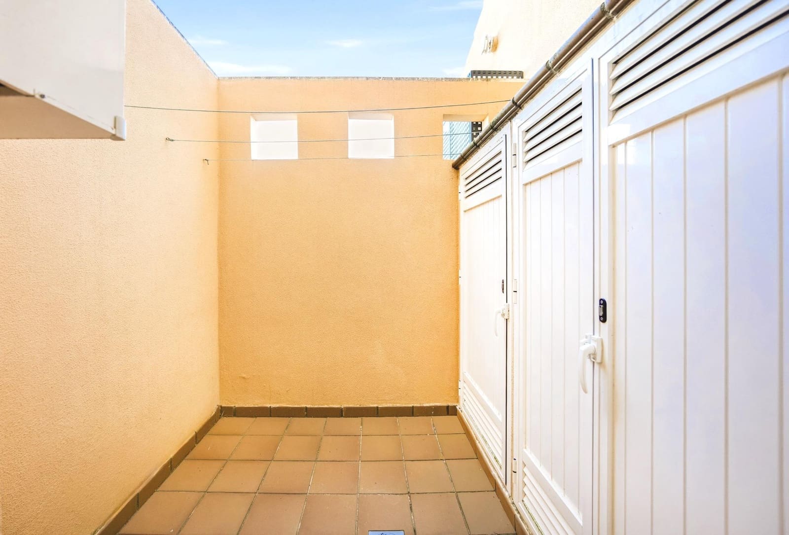 3 chambre Villa/Maison Mitoyenne à vendre à Novo Sancti Petri avec piscine - 659 900 € (Ref: 9625928)