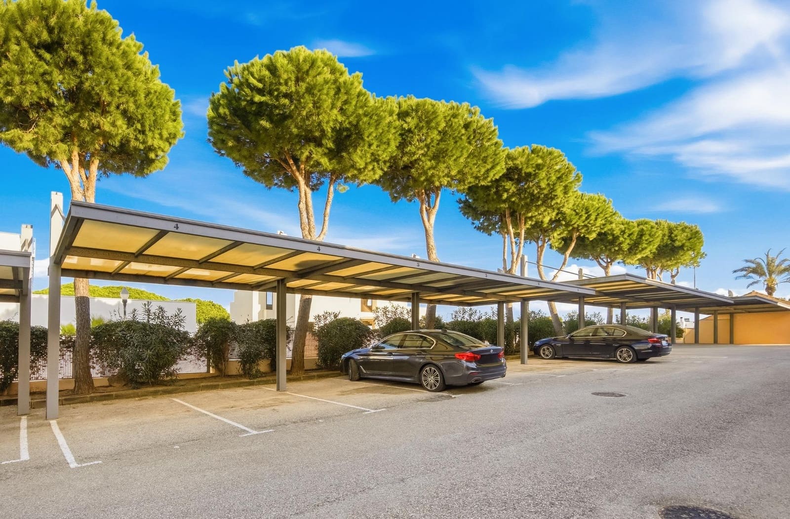 3 chambre Villa/Maison Mitoyenne à vendre à Novo Sancti Petri avec piscine - 659 900 € (Ref: 9625928)