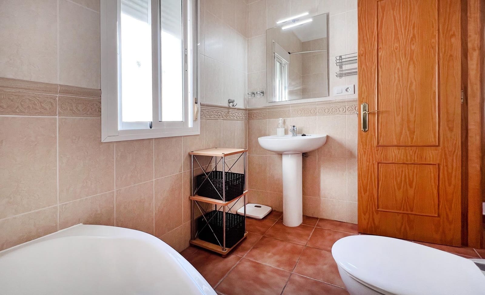 3 bedroom Villa for sale in Novo Sancti Petri with pool - € 335,000 (Ref: 9659641)