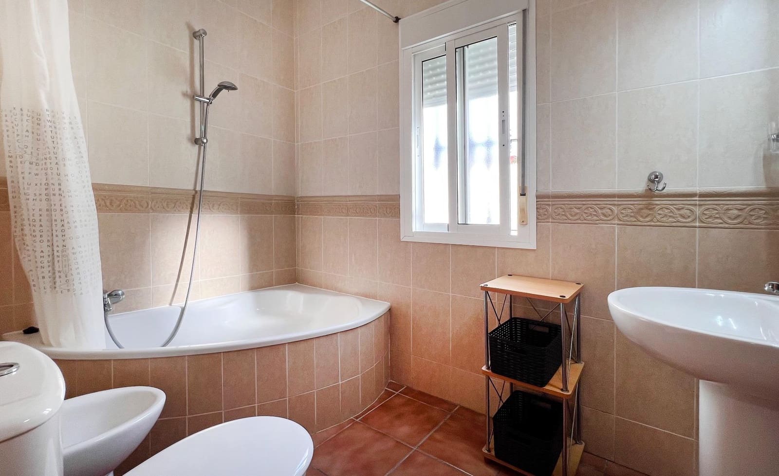 3 bedroom Villa for sale in Novo Sancti Petri with pool - € 335,000 (Ref: 9659641)