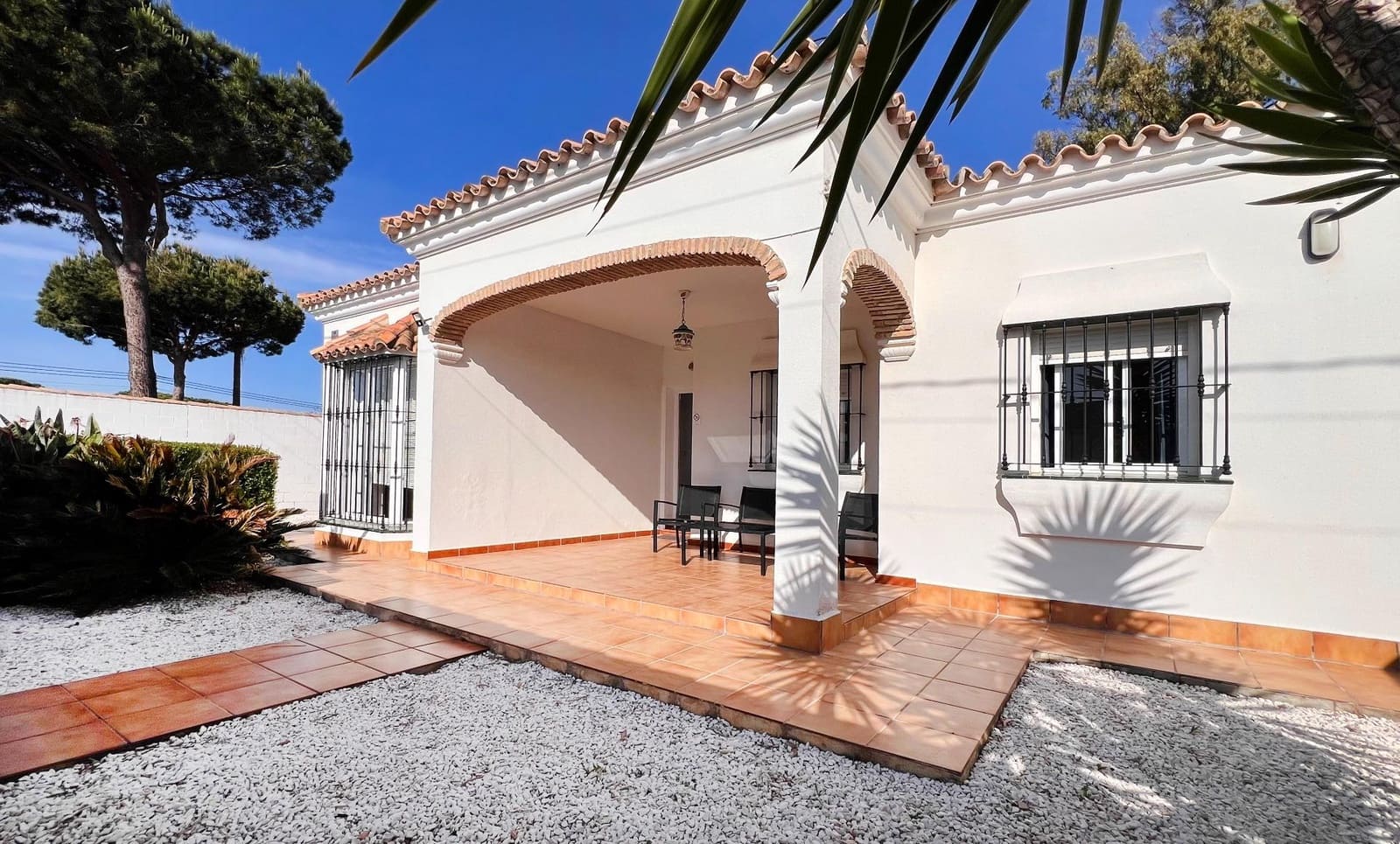 3 bedroom Villa for sale in Novo Sancti Petri with pool - € 335,000 (Ref: 9659641)