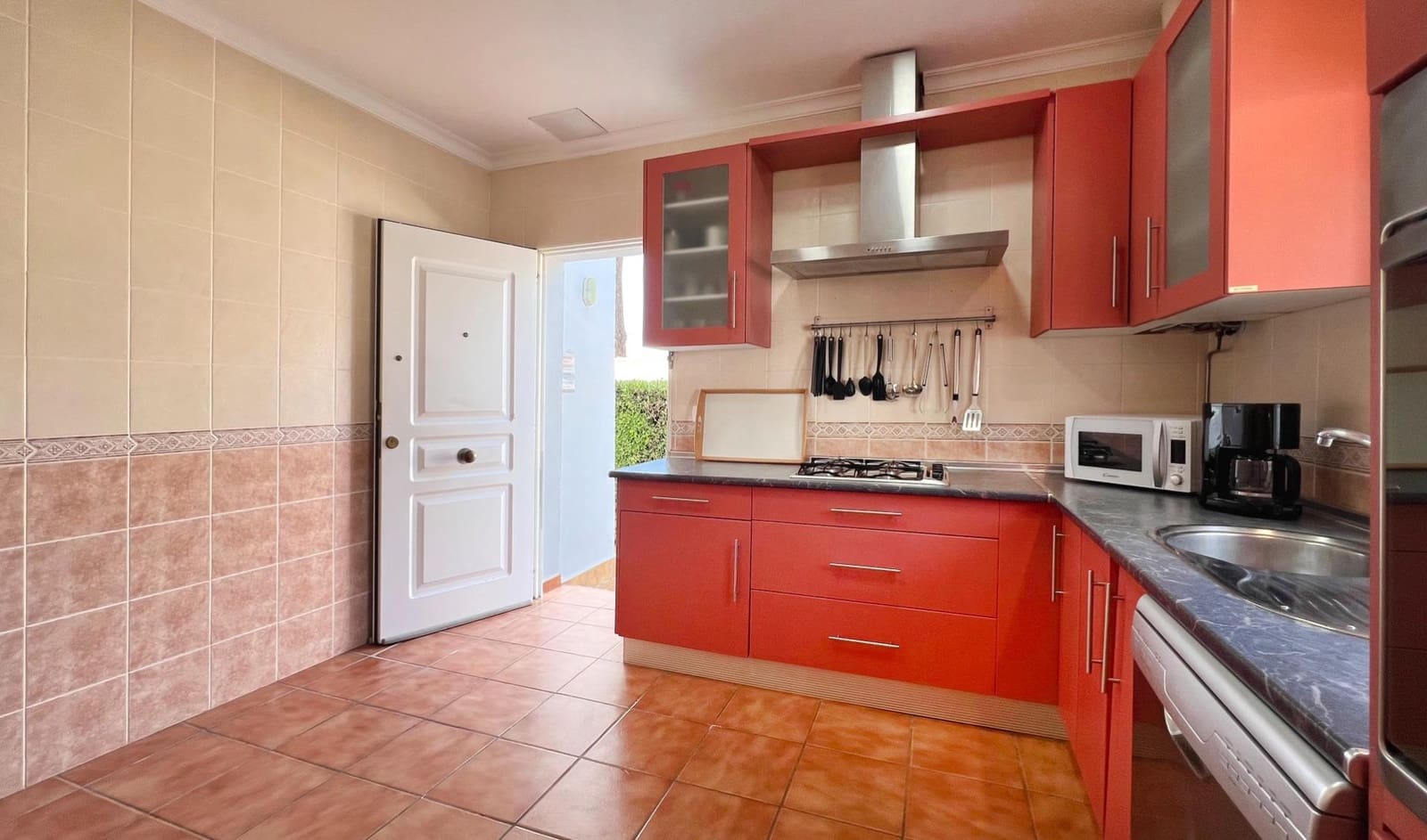 3 bedroom Villa for sale in Novo Sancti Petri with pool - € 335,000 (Ref: 9659641)